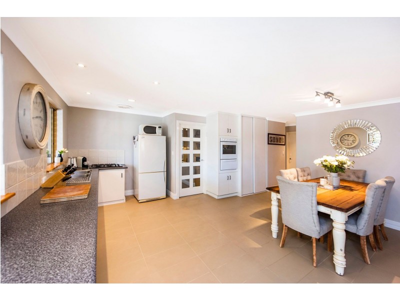 18 Hawkevale Road, High Wycombe WA 6057