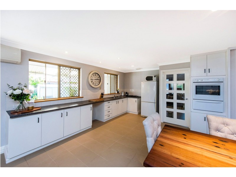 18 Hawkevale Road, High Wycombe WA 6057