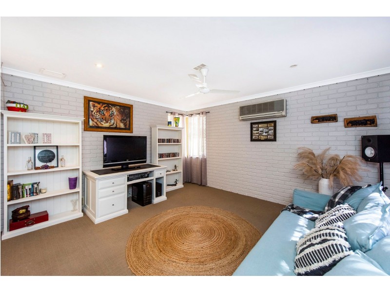 18 Hawkevale Road, High Wycombe WA 6057