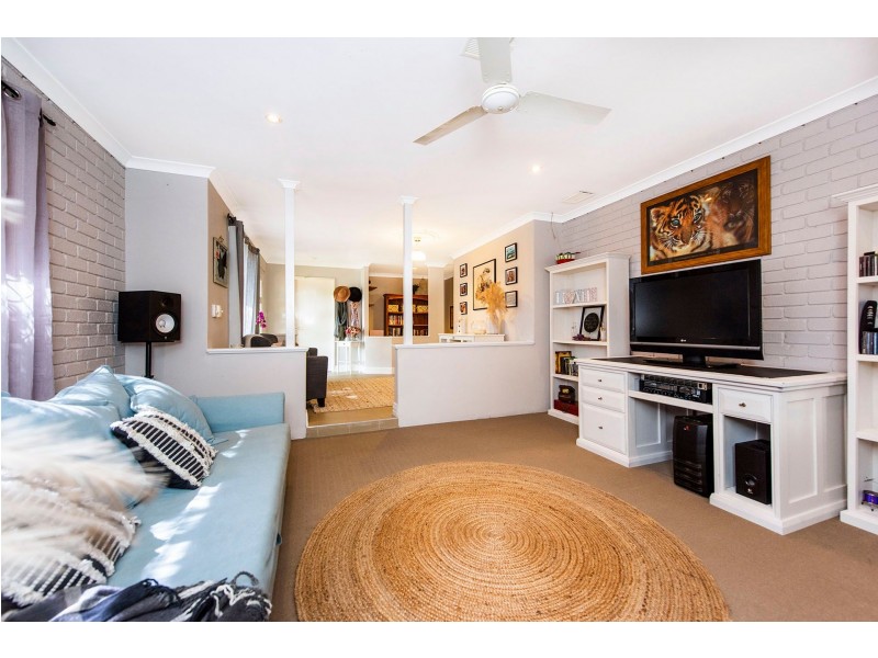 18 Hawkevale Road, High Wycombe WA 6057