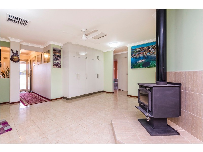 12 Scarp View, Swan View WA 6056