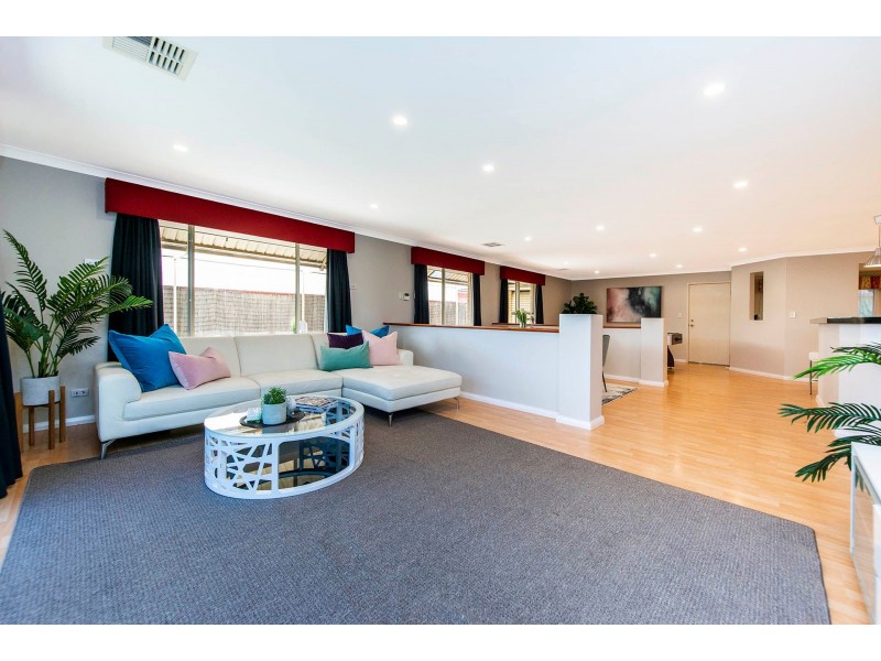 35 Lambertia Crescent, High Wycombe WA 6057