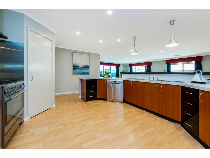 35 Lambertia Crescent, High Wycombe WA 6057