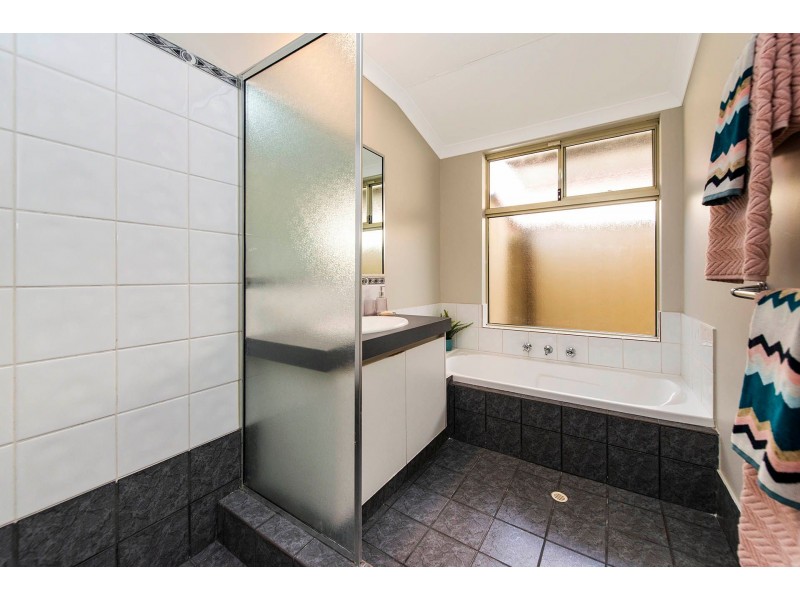 35 Lambertia Crescent, High Wycombe WA 6057