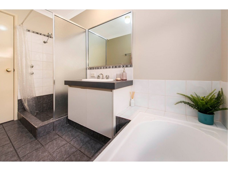 35 Lambertia Crescent, High Wycombe WA 6057