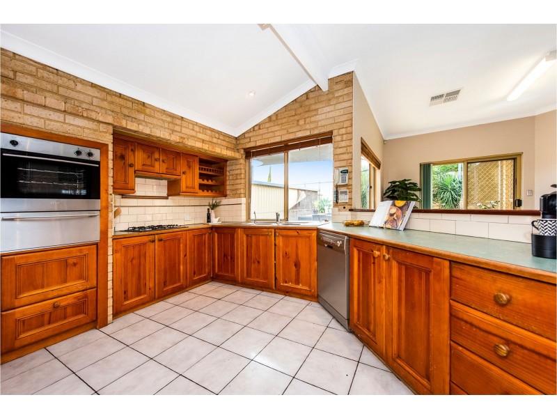 13 Falcon Court, High Wycombe WA 6057