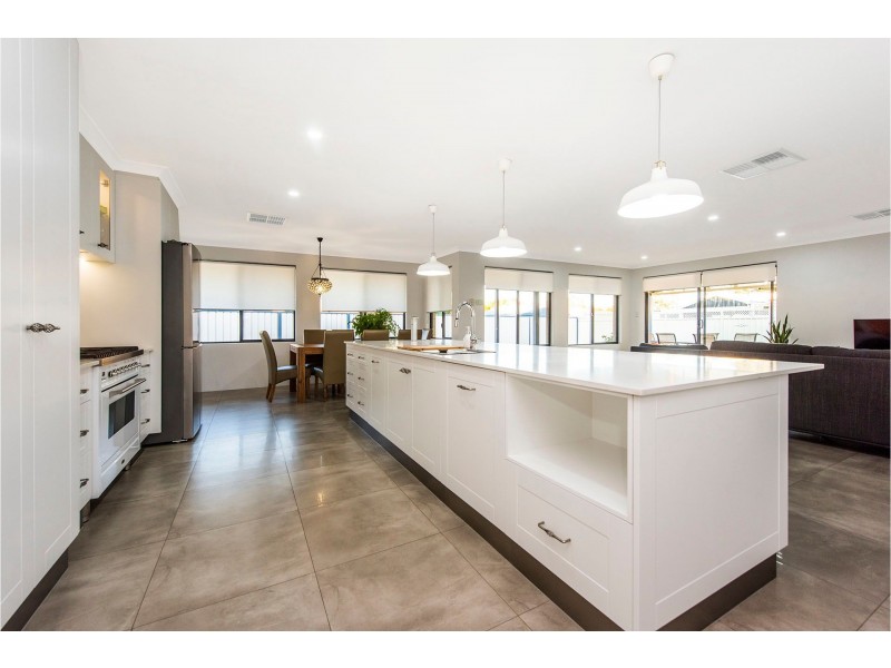 7 Ursinia Place, High Wycombe WA 6057
