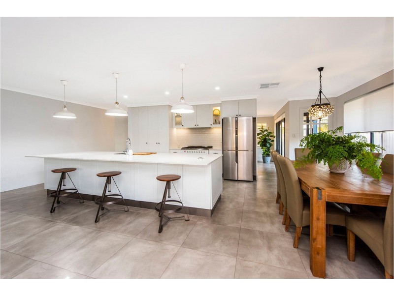 7 Ursinia Place, High Wycombe WA 6057