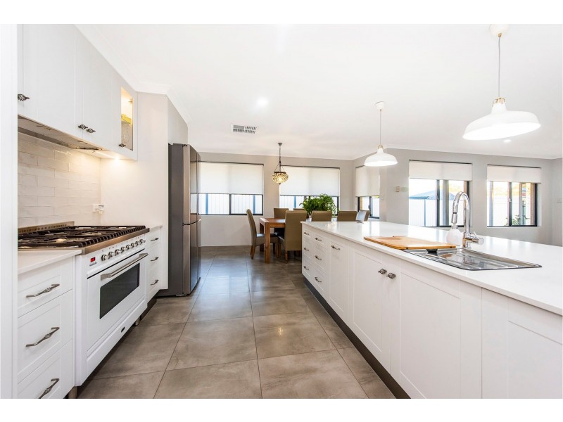 7 Ursinia Place, High Wycombe WA 6057