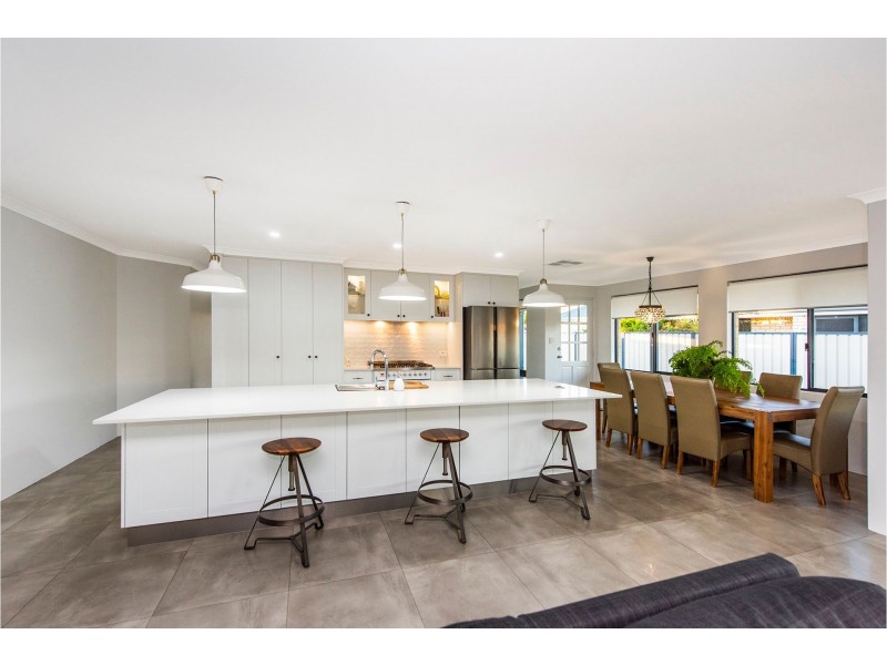 7 Ursinia Place, High Wycombe WA 6057