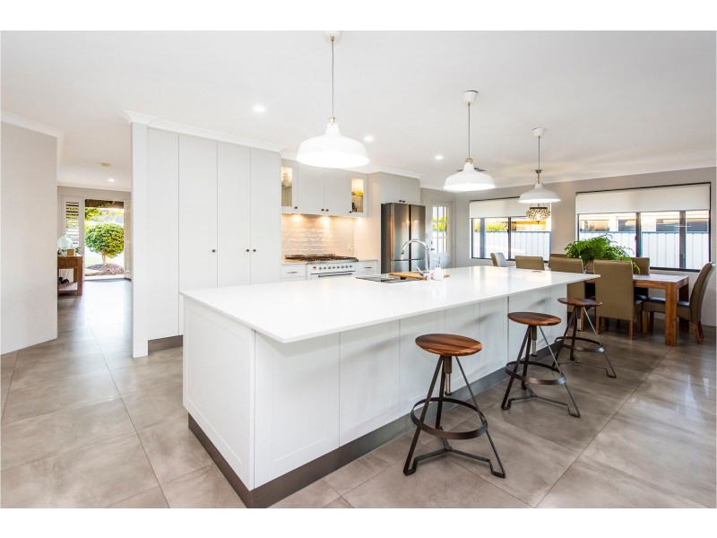 7 Ursinia Place, High Wycombe WA 6057