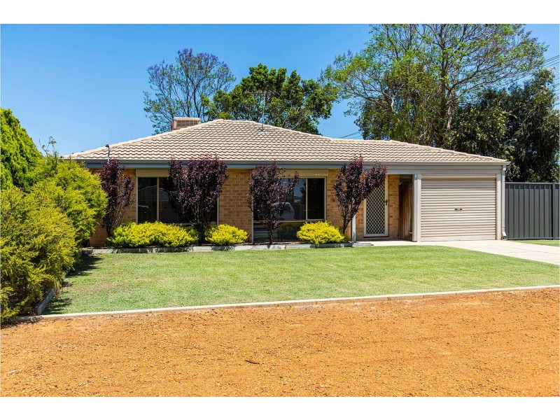 2 Pearl Court, Maida Vale WA 6057