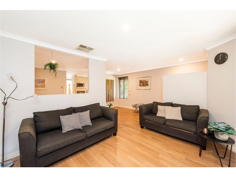 2 Pearl Court, Maida Vale WA 6057