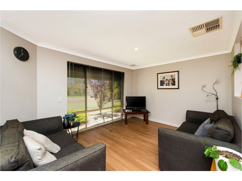 2 Pearl Court, Maida Vale WA 6057