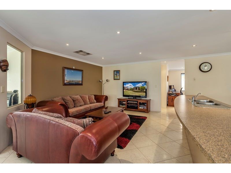82 Lambertia Crescent, High Wycombe WA 6057