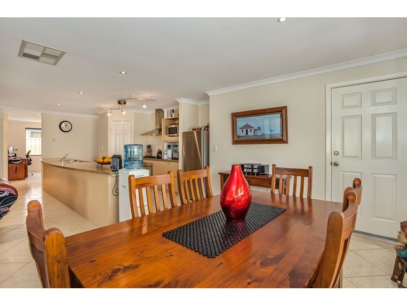 82 Lambertia Crescent, High Wycombe WA 6057