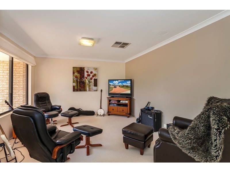 82 Lambertia Crescent, High Wycombe WA 6057