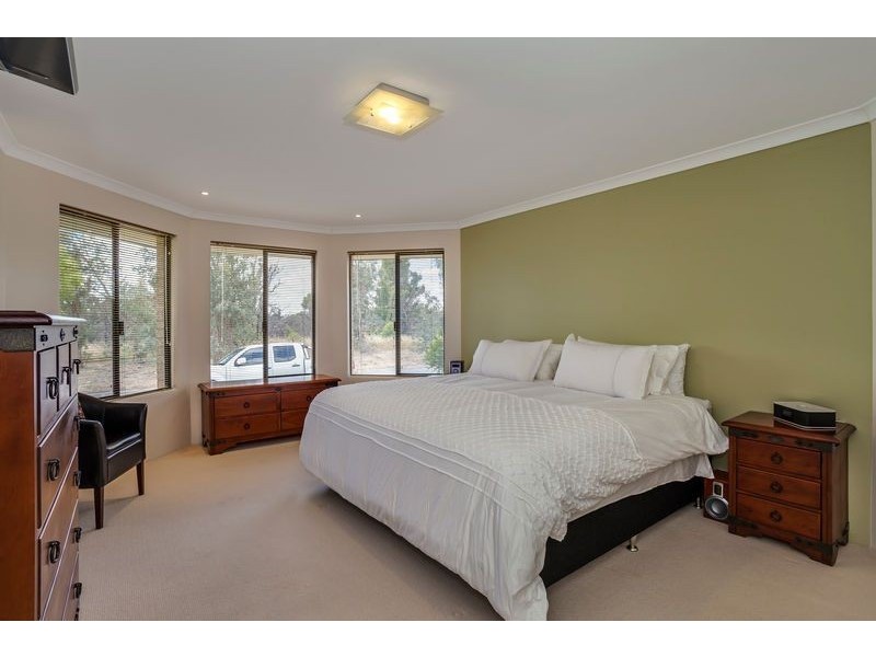 82 Lambertia Crescent, High Wycombe WA 6057