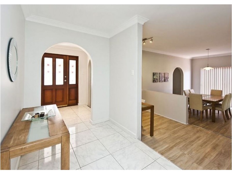 9 Scenic Drive, Maida Vale WA 6057