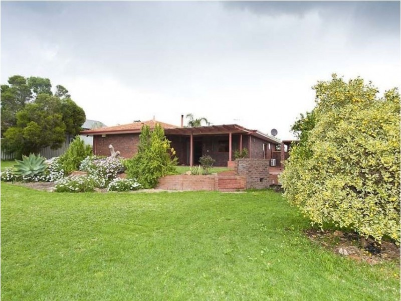 9 Scenic Drive, Maida Vale WA 6057