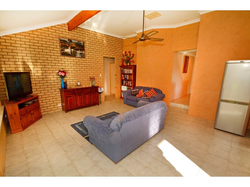 41 Kookaburra Crescent, High Wycombe WA 6057