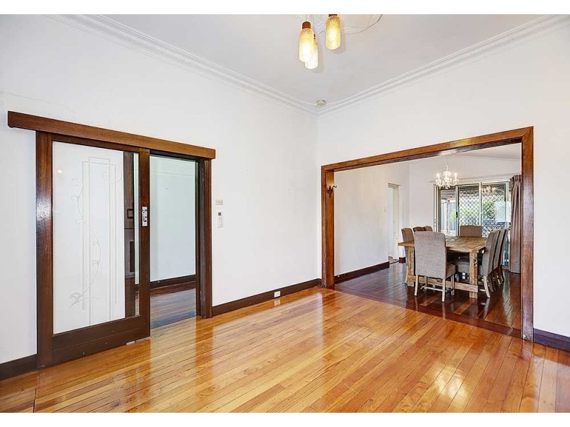 33 Smiths Avenue, Redcliffe WA 6104