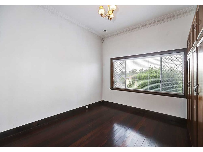 33 Smiths Avenue, Redcliffe WA 6104