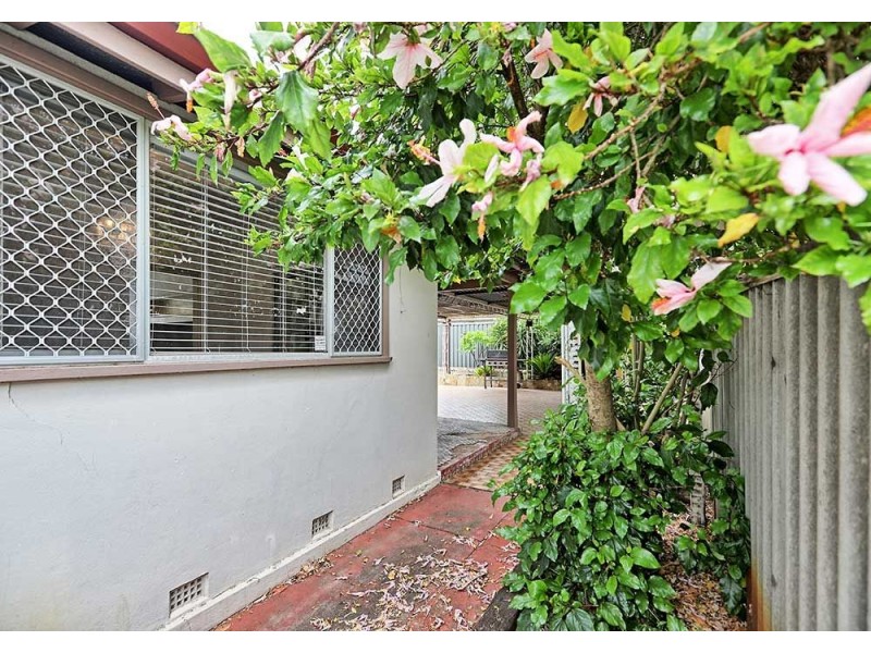 33 Smiths Avenue, Redcliffe WA 6104