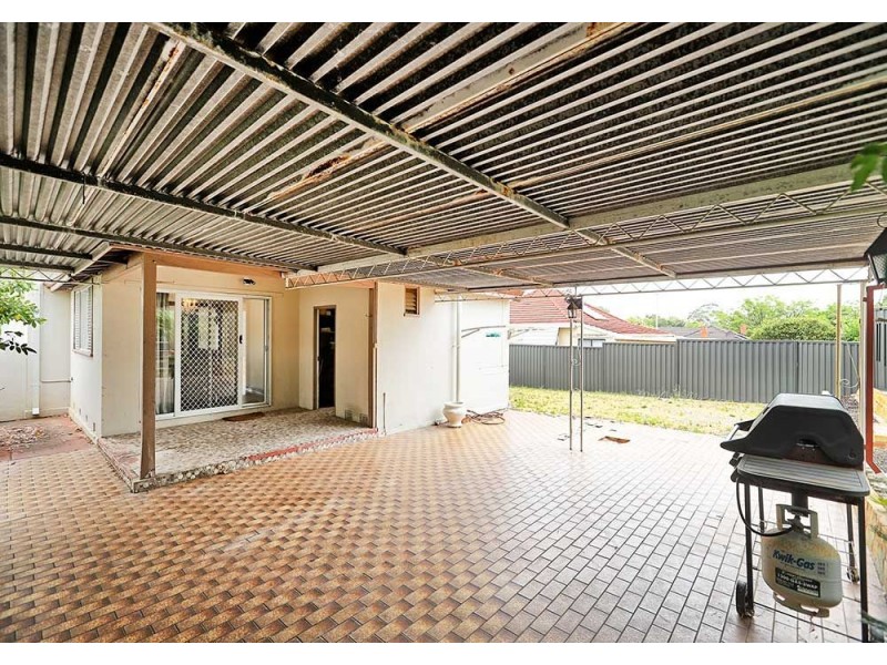 33 Smiths Avenue, Redcliffe WA 6104