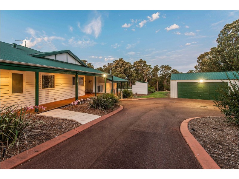 137 Palmateer Drive, Bickley WA 6076