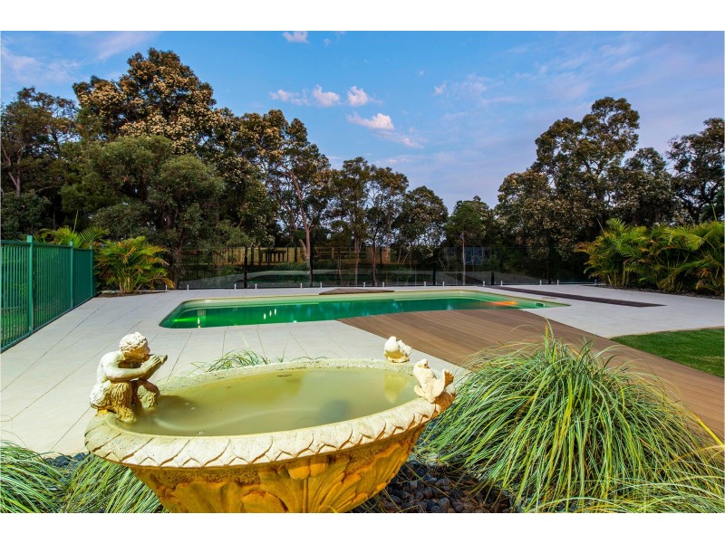 137 Palmateer Drive, Bickley WA 6076