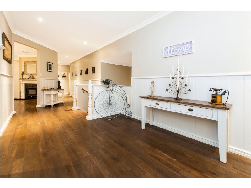 137 Palmateer Drive, Bickley WA 6076