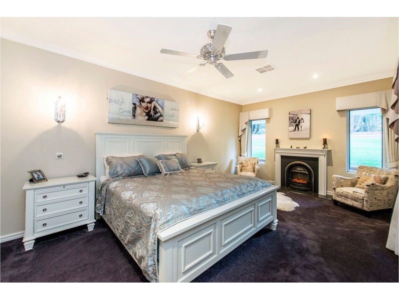 137 Palmateer Drive, Bickley WA 6076