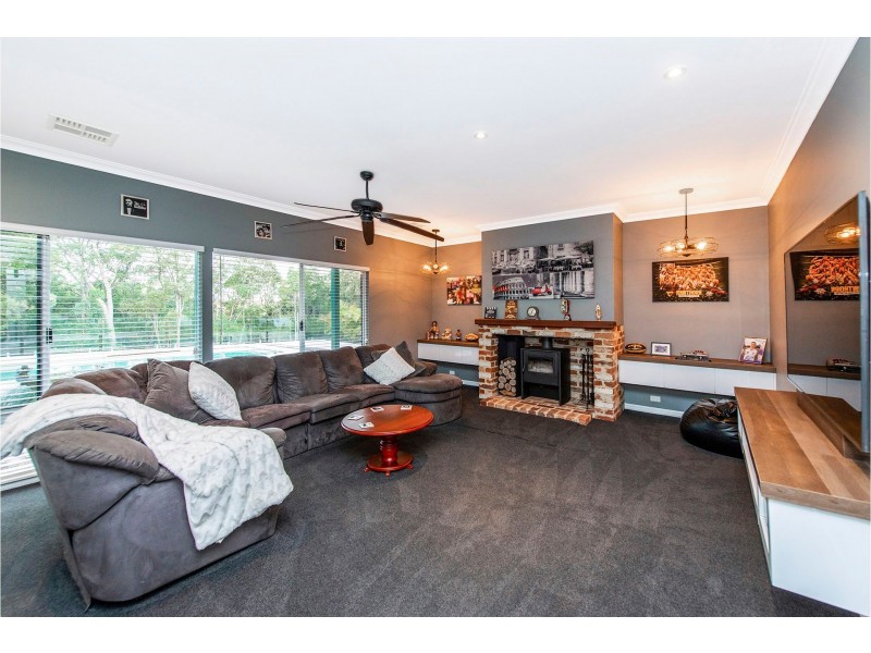 137 Palmateer Drive, Bickley WA 6076