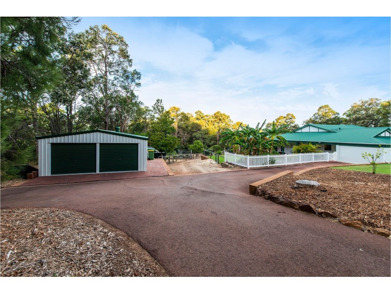 137 Palmateer Drive, Bickley WA 6076
