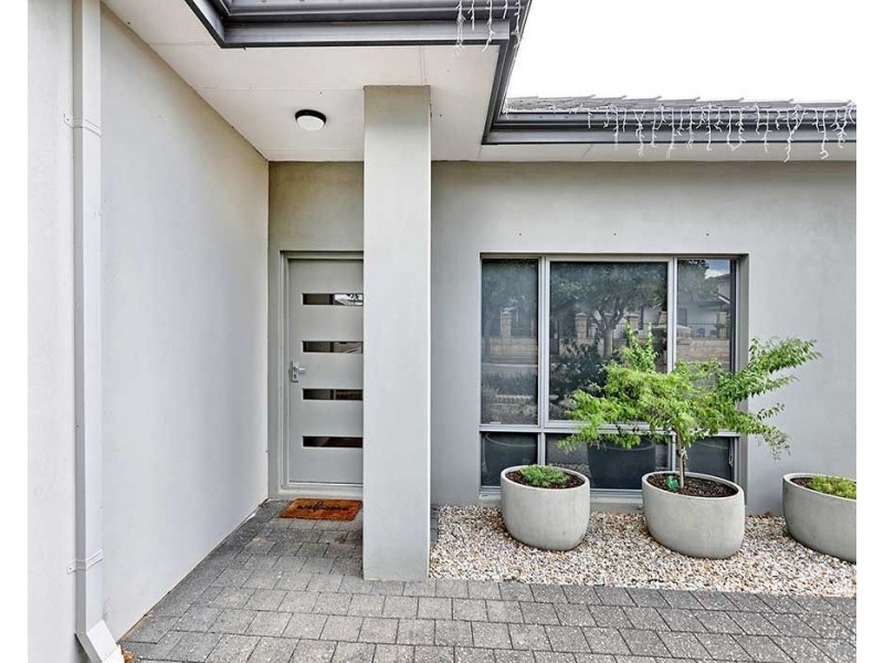 21 Pexton Drive, South Guildford WA 6055