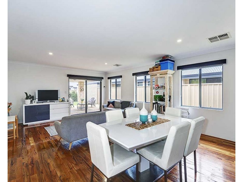 21 Pexton Drive, South Guildford WA 6055