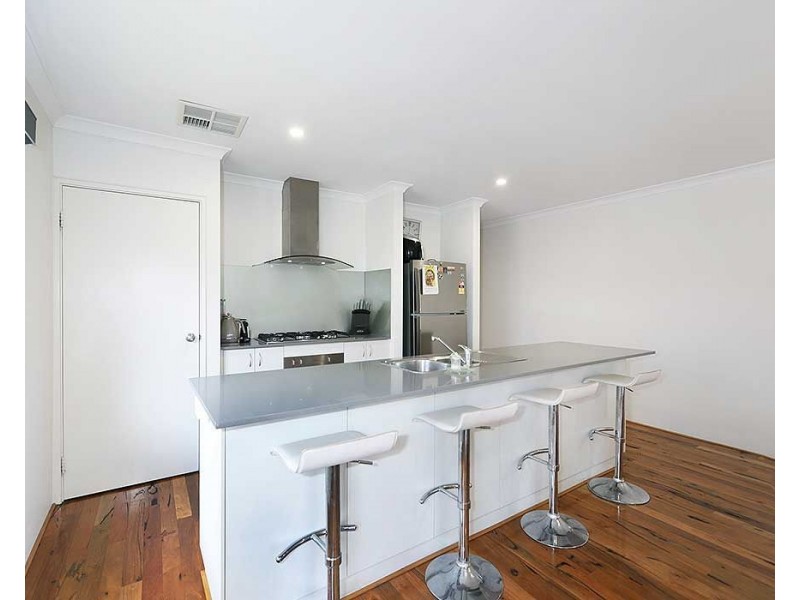 21 Pexton Drive, South Guildford WA 6055