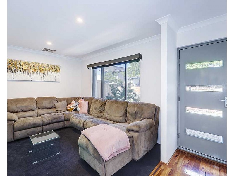 21 Pexton Drive, South Guildford WA 6055