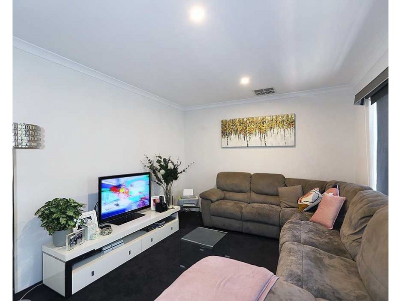 21 Pexton Drive, South Guildford WA 6055