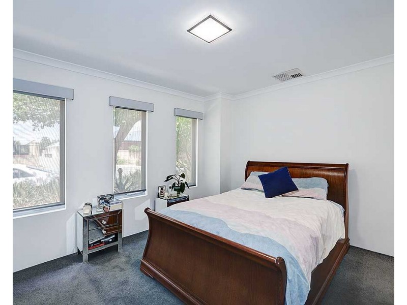 21 Pexton Drive, South Guildford WA 6055