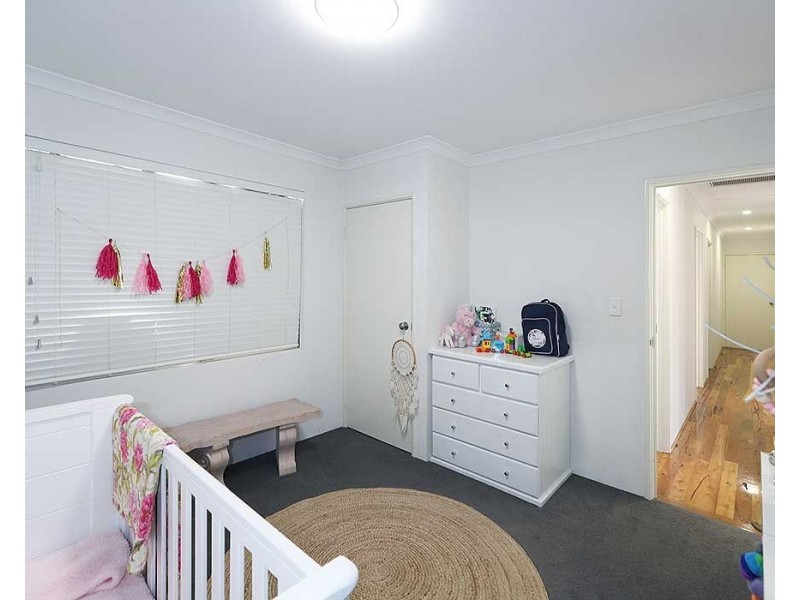 21 Pexton Drive, South Guildford WA 6055