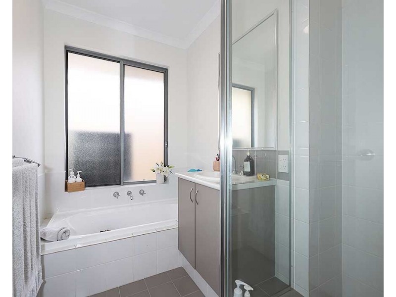 21 Pexton Drive, South Guildford WA 6055