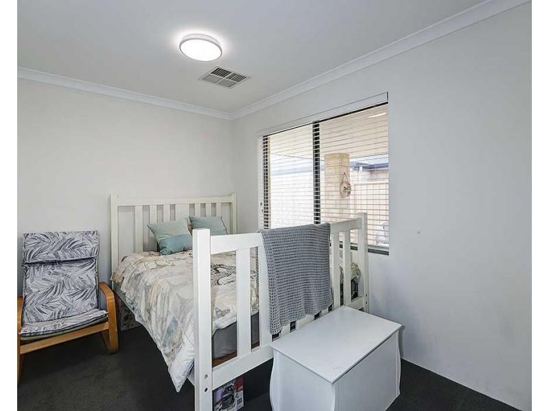 21 Pexton Drive, South Guildford WA 6055