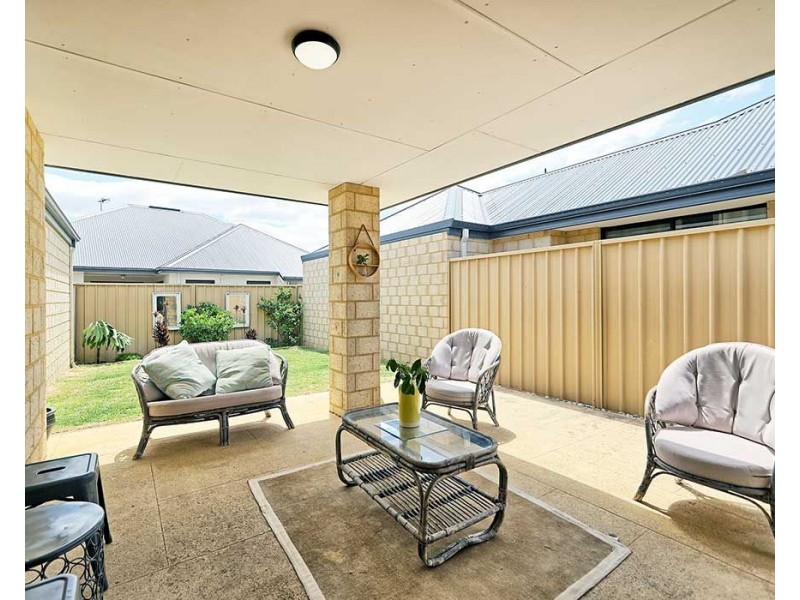 21 Pexton Drive, South Guildford WA 6055