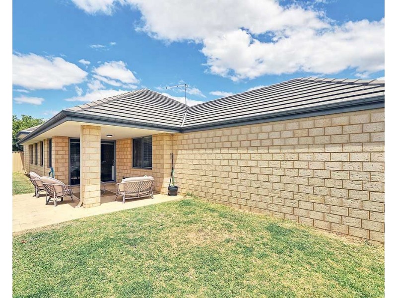 21 Pexton Drive, South Guildford WA 6055