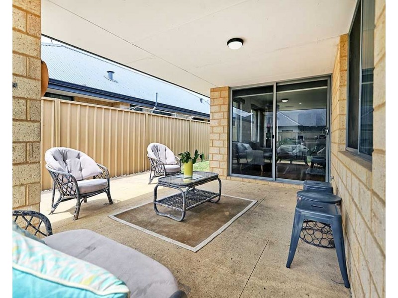 21 Pexton Drive, South Guildford WA 6055