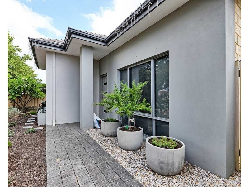 21 Pexton Drive, South Guildford WA 6055