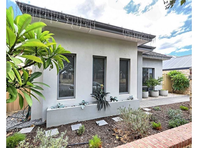 21 Pexton Drive, South Guildford WA 6055