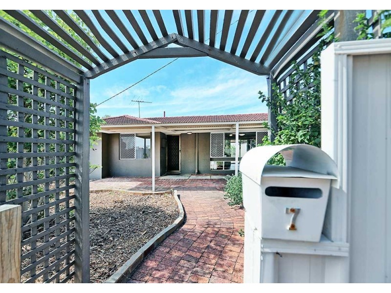 7 Tillia Court, Forrestfield WA 6058